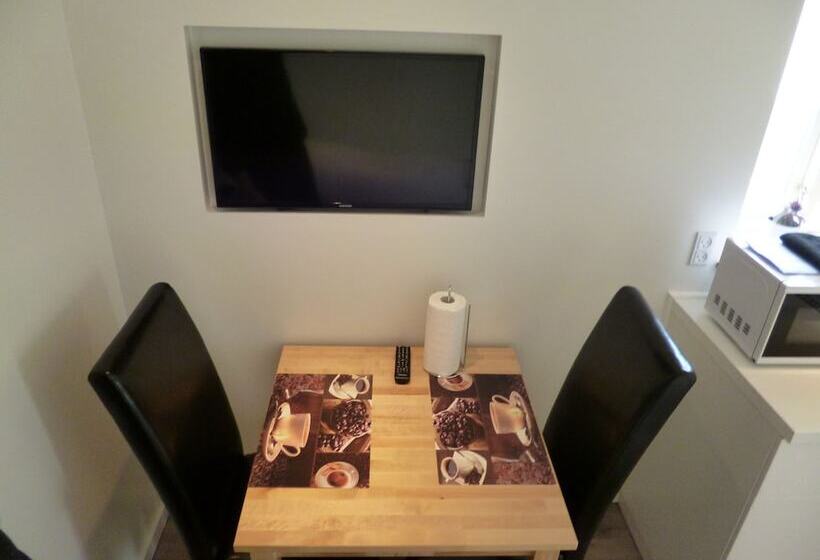 تختخواب و صبحانه Engholmbb