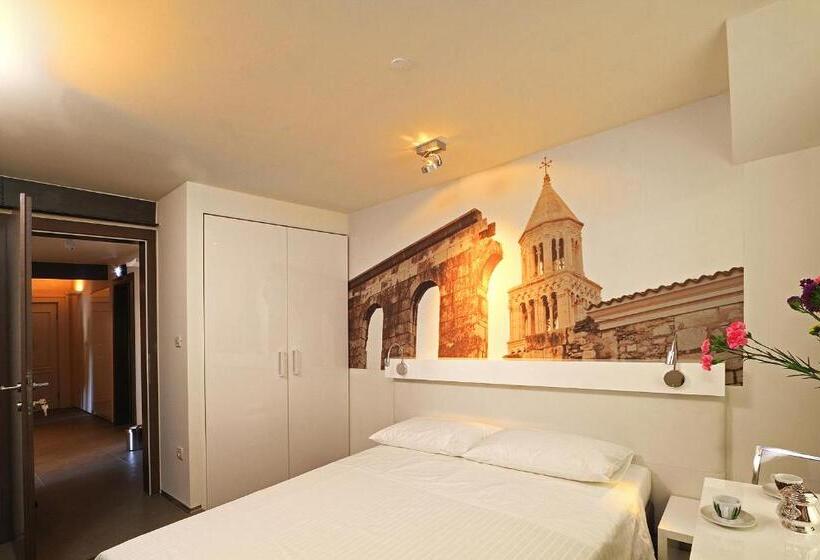 تختخواب و صبحانه La Porta Luxury Rooms