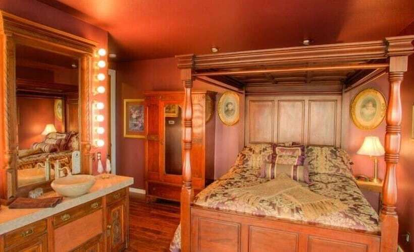 مبيت وإفطار The Collins Inn And Seaside Cottages   Adults Only