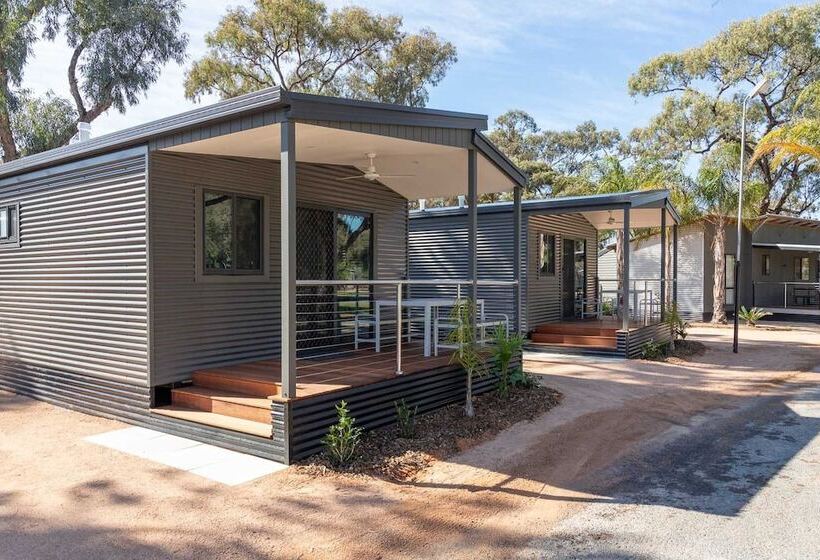 בית מלון כפרי Big4 Renmark Riverfront Holiday Park