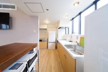 هتل کپسول Oak Hostel Cabin