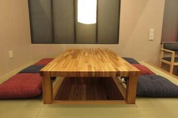 هتل کپسول Oak Hostel Cabin
