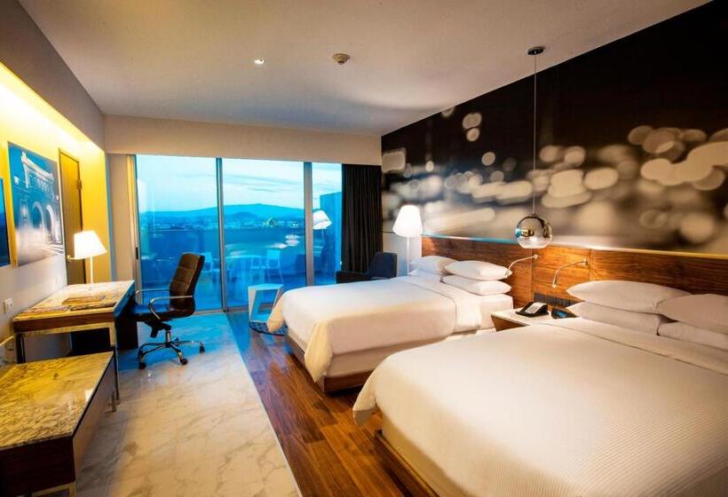 ホテル Krystal Urban Guadalajara