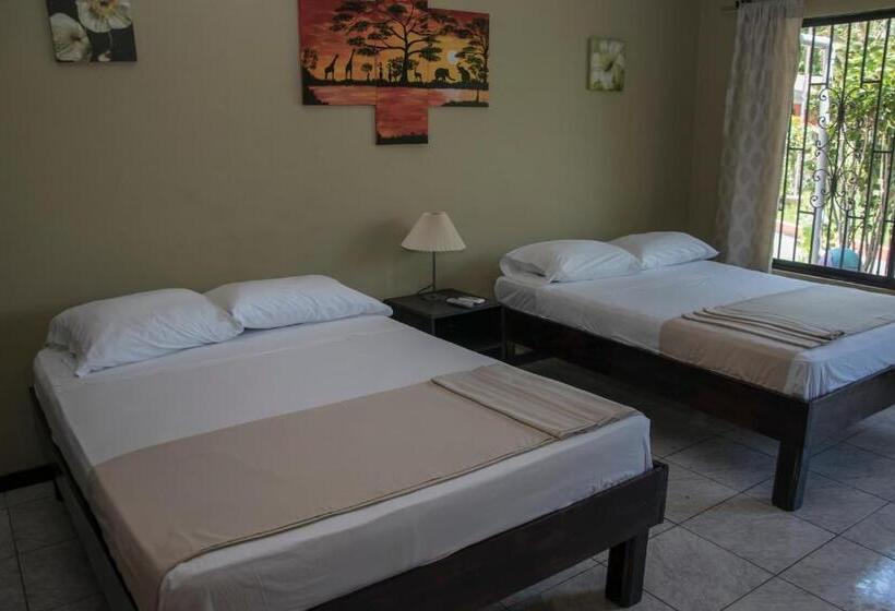 هتل Pacific Paradise Resort
