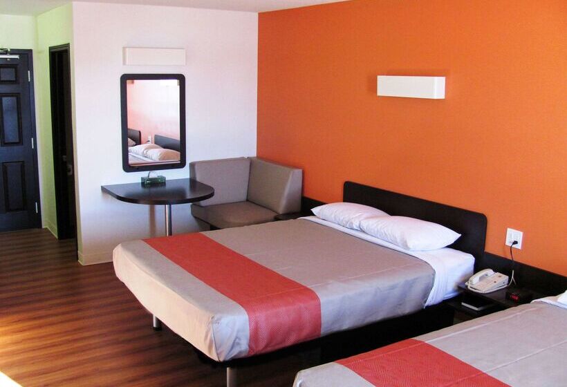 Мотель Joys Inn Innisfail, Ab