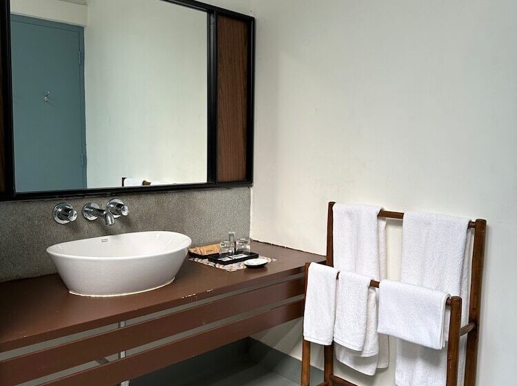 酒店 Machaan Wilderness Lodge Nagarahole