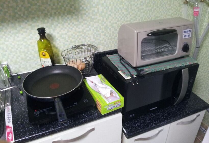 فندق صغير Gyeongju Namu Guesthouse