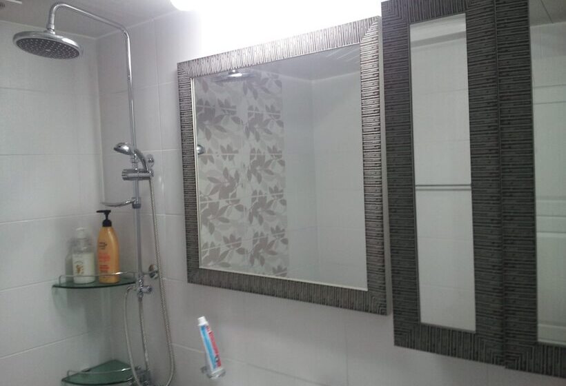 فندق صغير Gyeongju Namu Guesthouse