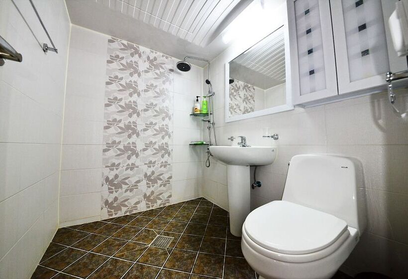 فندق صغير Gyeongju Namu Guesthouse