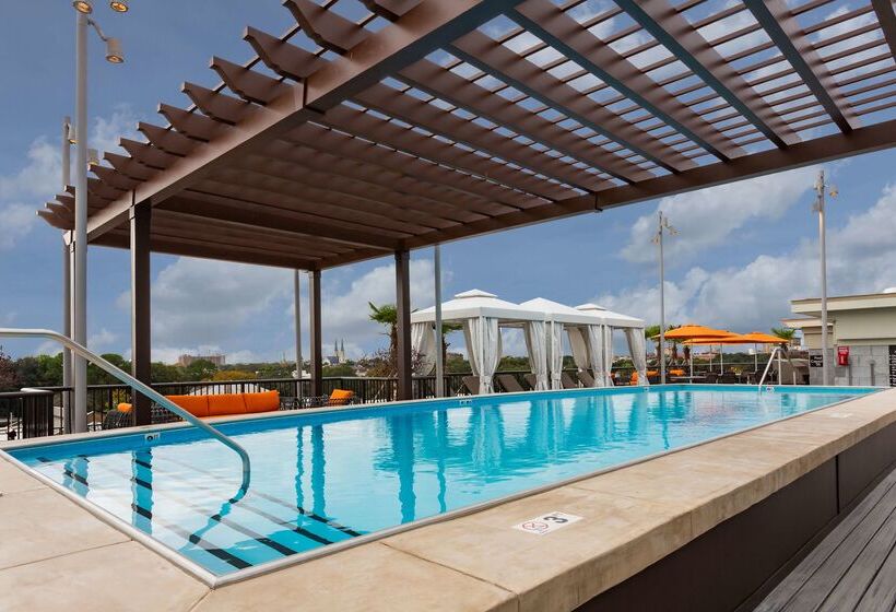 Homewood Suites By Hilton Savannah Historic Dist/riverfront