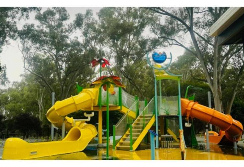 هتل Discovery Parks  Clare