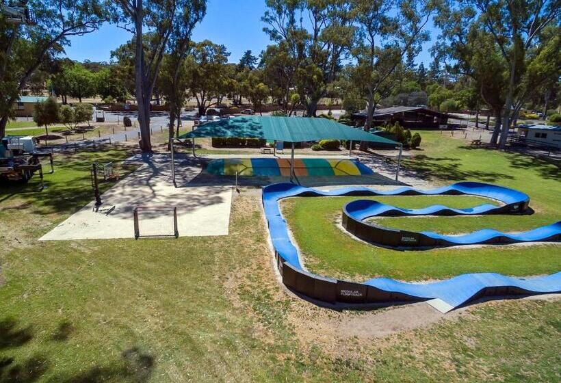هتل Discovery Parks  Clare