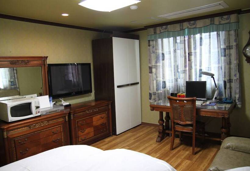 فندق Gunsan Western