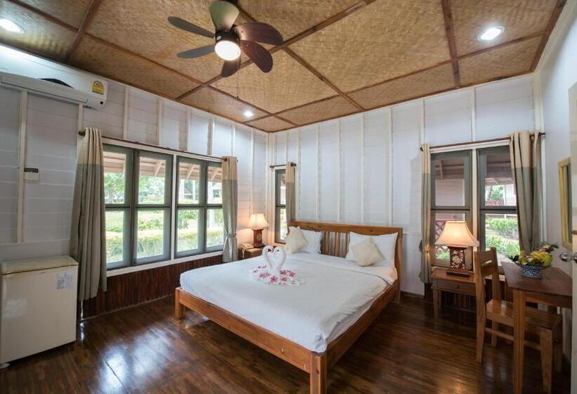 هتل Sairee Seaview Koh Tao   Hostel