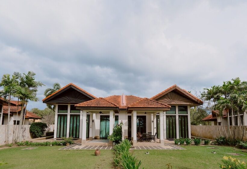استراحتگاه Borneo Beach Villas