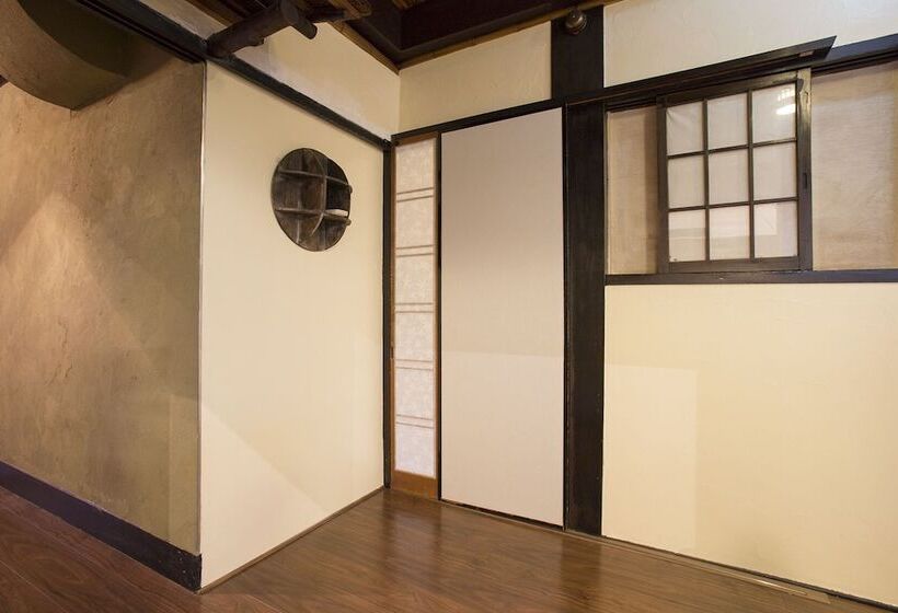 هاستل Osaka Guest House U En