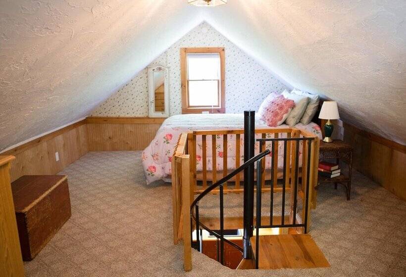 تختخواب و صبحانه The Nutmeg Inn