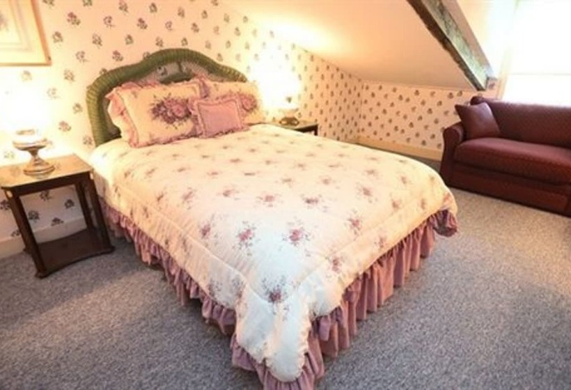 تختخواب و صبحانه The Nutmeg Inn