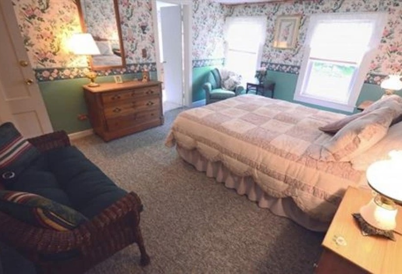 تختخواب و صبحانه The Nutmeg Inn