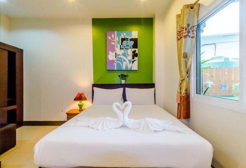 هتل Baan Yuyen Karon Guesthouse