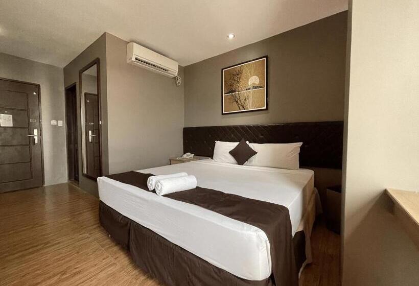 Hotel Cebu Capitol Central  & Suites