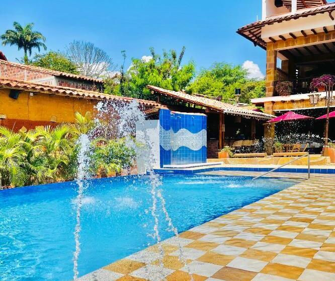 هتل Hicasua Y Centro De Convenciones