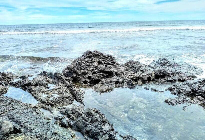 هتل Hostal Capurgana