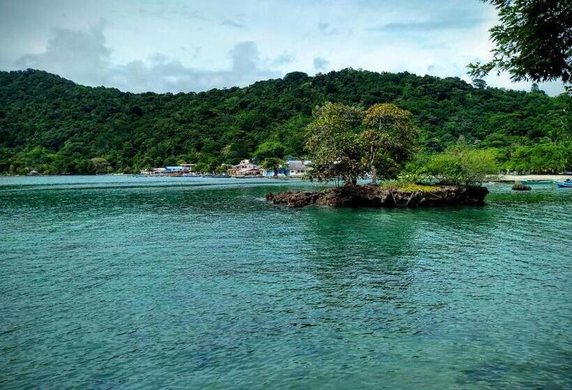 هتل Hostal Capurgana