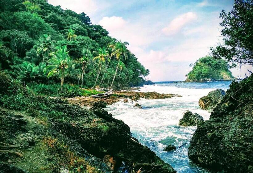 هتل Hostal Capurgana