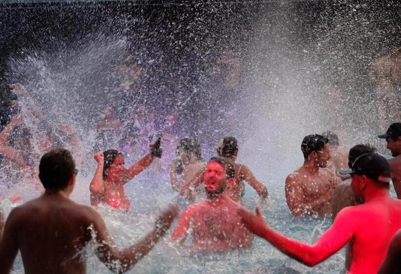 هتل Ibiza Phi Phi
