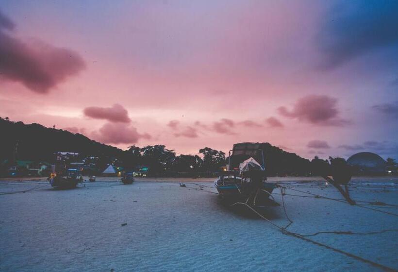 هتل Ibiza Phi Phi