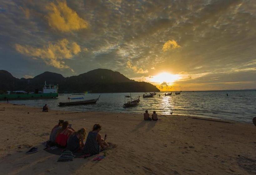 هتل Ibiza Phi Phi