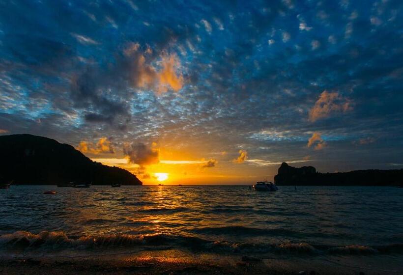هتل Ibiza Phi Phi