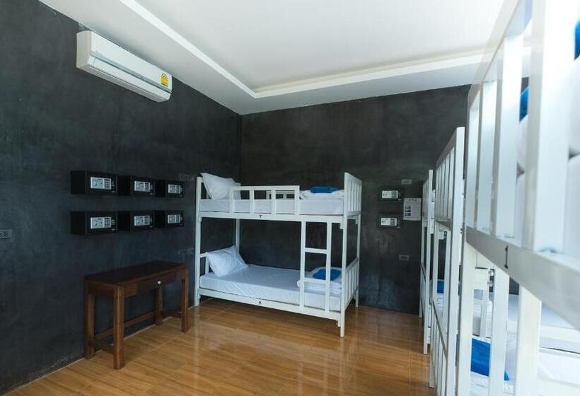 هتل Ibiza Phi Phi