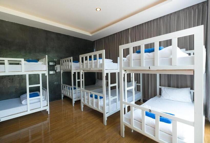 هتل Ibiza Phi Phi