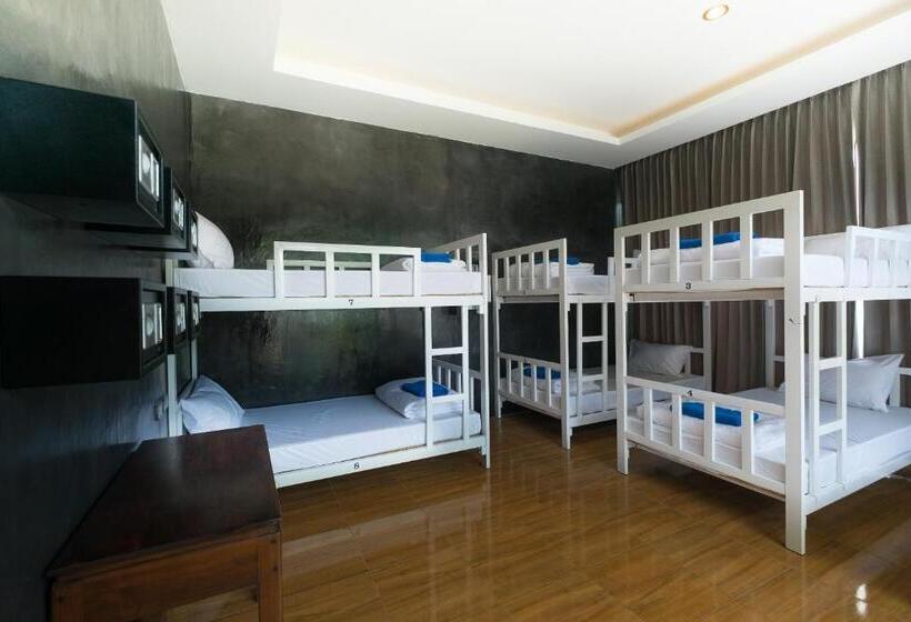 هتل Ibiza Phi Phi