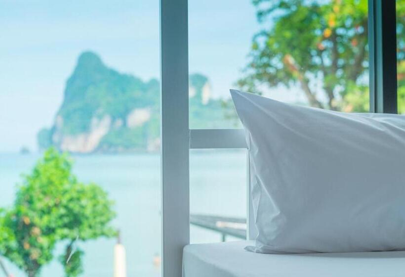 هتل Ibiza Phi Phi