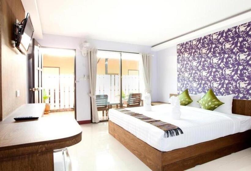 هتل Ibiza Phi Phi