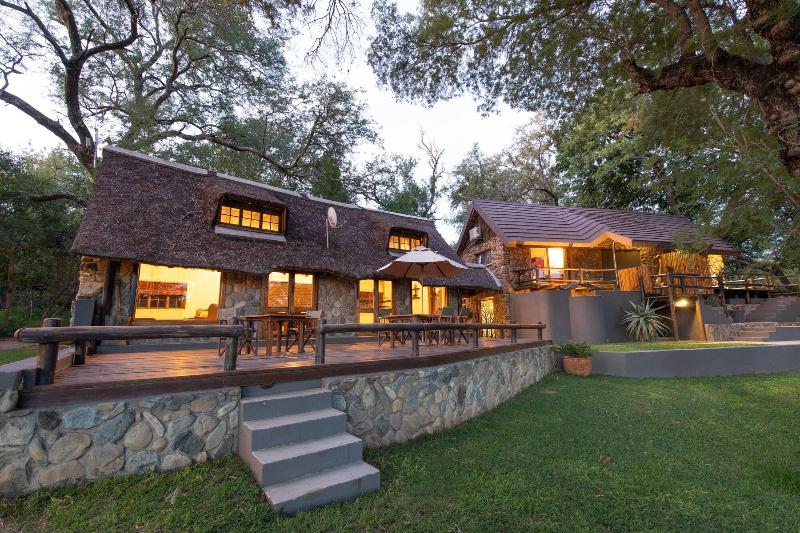 בית מלון כפרי Indlovu River Lodge