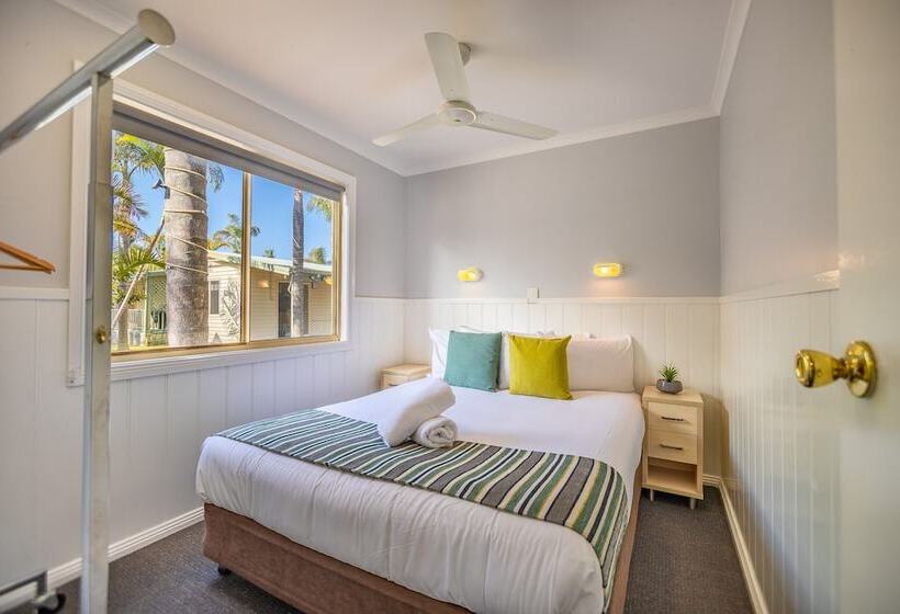 Отель Ingenia Holidays One Mile Beach
