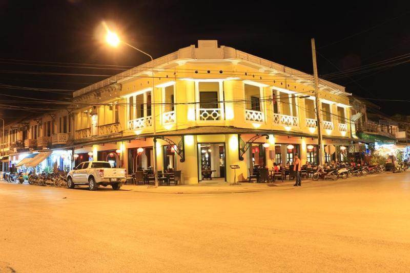 ホテル Inthira Thakhek