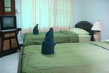 هتل Junior House