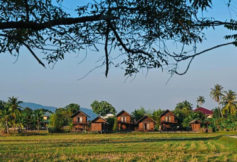 هتل The Gemalai Village