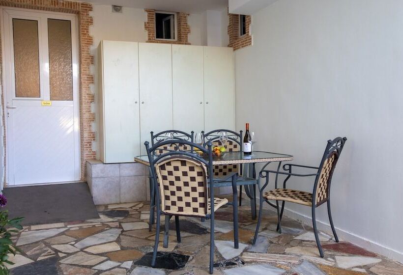 Kastro Apartments