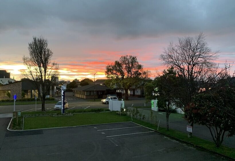 مُتل Alpha Motor Inn