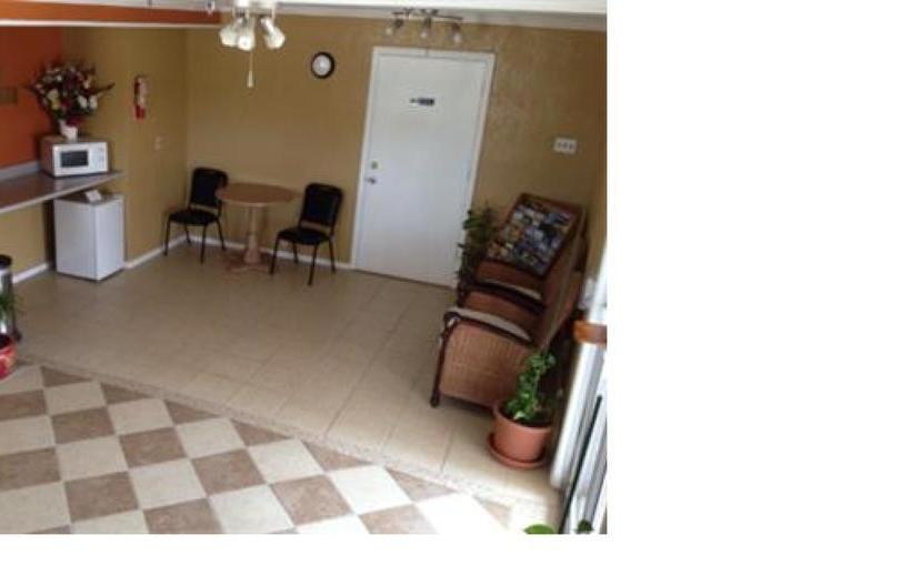 فندق على الطريق Economy Express Inn