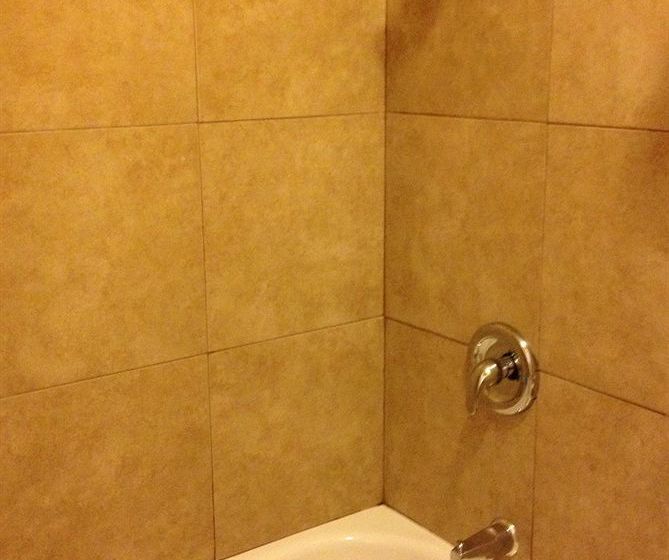 فندق على الطريق Economy Express Inn