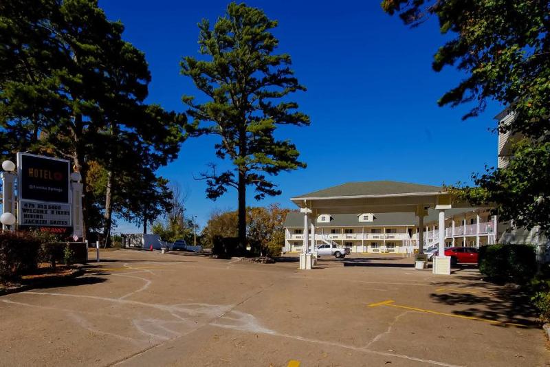 فندق على الطريق O Eureka Springs  Christ Of Ozark Area