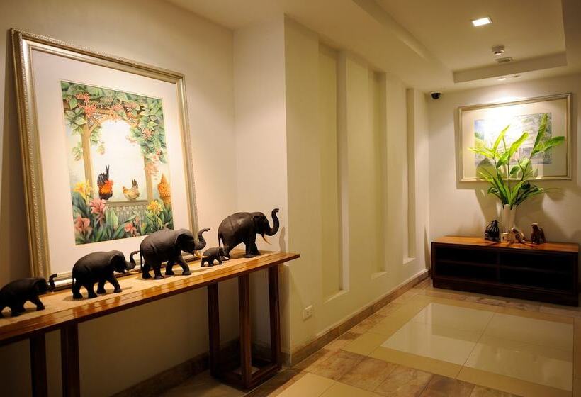 Sabai Sathorn Service Apartment