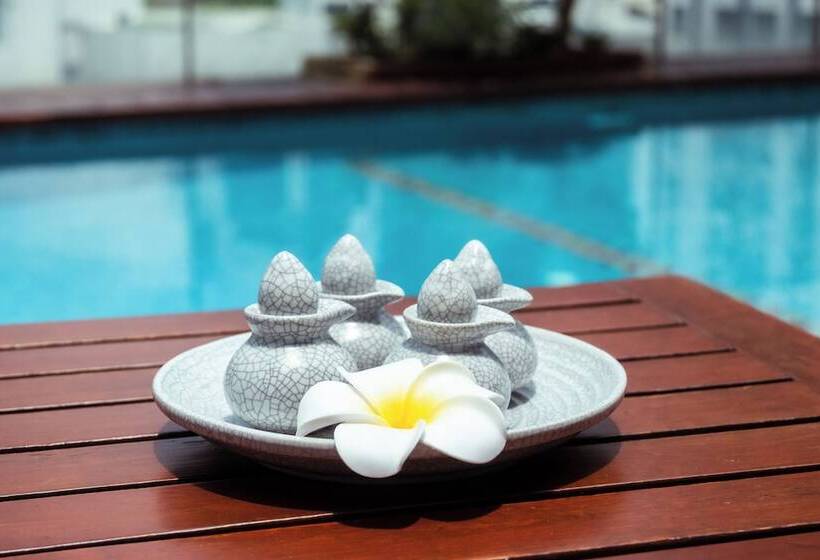 Sabai Sathorn Service Apartment